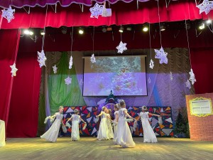 Новогодний утренник для детей «Новый год стучится в дверь»