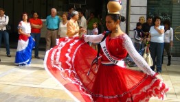 Парагвай бейеүселәре Бөтә донъя фольклориадаһына үҙенсәлекле һәм ҡатмарлы сығыш әҙерләй
