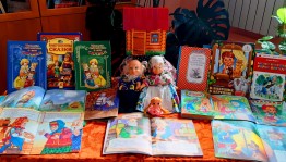 Книжная выставка – поздравление «Бабушке - солнышко, дедушке – стих, много здоровья вам на двоих…»