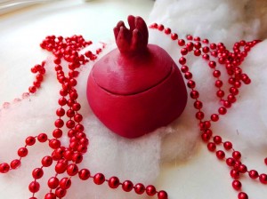 В выставочном зале «Ижад» пройдут мастер-классы по изготовлению керамической шкатулки «Гранат»