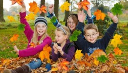 Познавательно–развлекательная программа для детей «Осенние забавы»