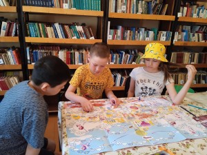 Литературно игровая программа «Яркий мир детства»