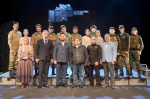Азат Бадранов посетил спектакль о СВО и отметил важность поддержки современных героев