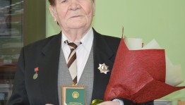 Заслуженному артисту Башкирской АССР Гумеру Абдульманову вручили Орден Салавата Юлаева