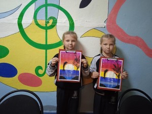 Выставка рисунков«Подарок маме»