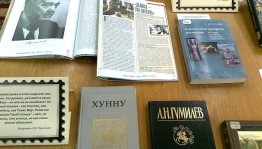 Книжная выставка «Поэт с историей»