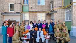 Артисты Салаватского башкирского театра поздравили ветерана Великой Отечественной войны Таиса Колышева