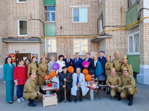 Артисты Салаватского башкирского театра поздравили ветерана Великой Отечественной войны Таиса Колышева