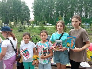 Литературная витрина «Шепчут страницы о дружбе»