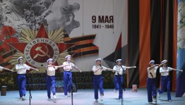 «Спасибо героям! Спасибо солдатам!»