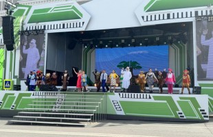 Фрагмент мюзикла «Айболит и Бармалей» открыл культурную програму фестиваля «Айда/Әйҙә играть» в Уфе