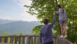 Показ фильма «Тут все свои»