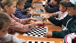 Шахматно - шашечный турнир для подростков «Ход конем»