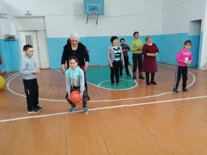 Спортивная эстафета: «Ну-ка, догони!»