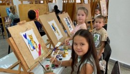 Выставка творческих работ арт-студии «Интересный интерес»