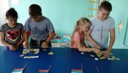 «Флаг России в детских руках»