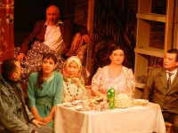 Премьера спектакля "Семейный портрет с посторонним" в театре "Нур"