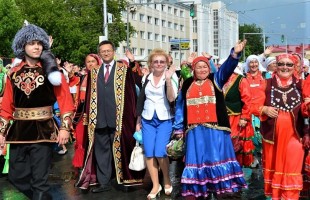 Около 2 тысяч человек приняло участие в Празднике национального костюма в Уфе