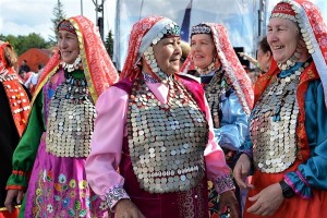 Около 2 тысяч человек приняло участие в Празднике национального костюма в Уфе