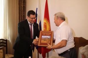 В Бишкеке состоялась официальная презентация эпоса «Манас», переведенного на башкирский язык