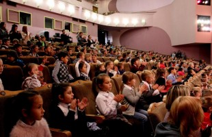 Татарский театр «Нур» представил юным зрителям премьеру сказки «R.Y.G. Дорожная история»