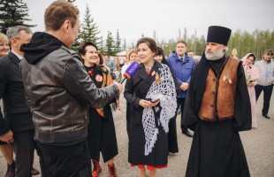 Жители более 30 регионов России приняли участие в Международном фестивале "Платок - символ мира"
