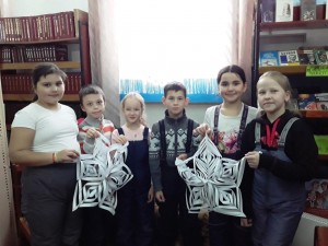 Час творчества«День вырезания снежинки из бумаги».