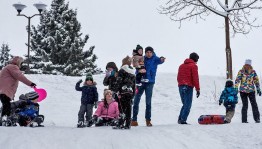 Игровая программа«Раз, на горке...»