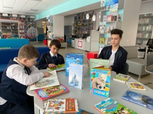 Коллаж «Медведь в России больше, чем медведь»