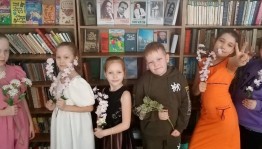 Литературный час «Все на земле от материнских рук»