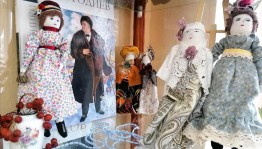 Выставка декоративно-прикладного творчества «Дамы. Барышни. Кавалеры. Франты»