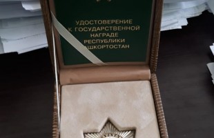 Заслуженному артисту Башкирской АССР Гумеру Абдульманову вручили Орден Салавата Юлаева
