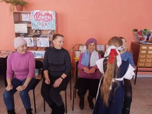 Литературно – музыкальный час «Расскажем о маме»