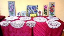 Выставка семейных поделок «Женских рук прекрасное творенье»