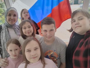 Флешмоб «Под флагом России живу!»