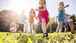 Игровая программа «Вместе весело шагать!»