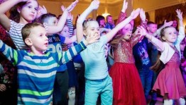 Развлекательная программа «Детки – конфетки»