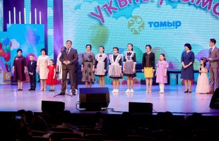 Детско-юношеский телеканал «Тамыр» посвятил свой концерт Году педагога и наставника
