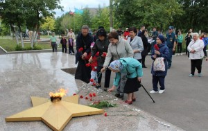Торжественное возложение цветов