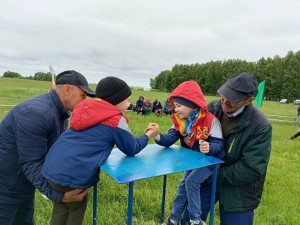 Фотоакция: С папой можно все!