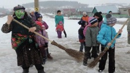 Познавательно-развлекательная программа «Путешествие по новогодним сказкам».