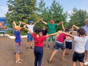 Игровая программа «Вот и лето пролетело, нам за парты честь пора»