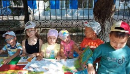 Библио–дворик «Летнее настроение с книгой»