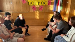 «Поклонимся великим тем годам»