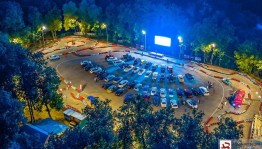 В Уфе открылся автокинотеатр «Три шурупа»