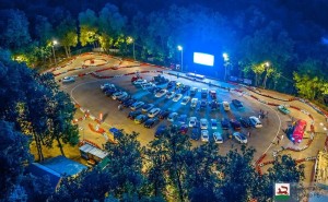 В Уфе открылся автокинотеатр «Три шурупа»
