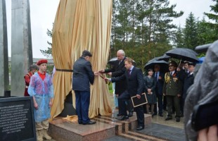 В Кармаскалинском районе открыли памятник Советскому солдату