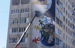 В Уфе ко Дню медицинского работника появились тематические граффити
