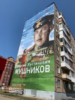 Георгий Мушников портреты менән яңы граффити өҫтөндә эштәр тамамлана