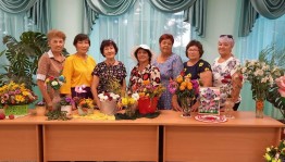 Выставка работ ДПИ «Наши поделки на радость людям»